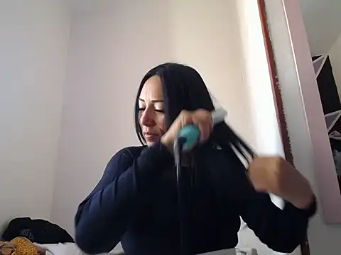 Laura martin  online show from November 2025 03:38:01 PM