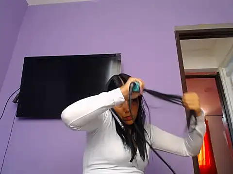 Laura martin  online show from October 2025 03:44:02 PM