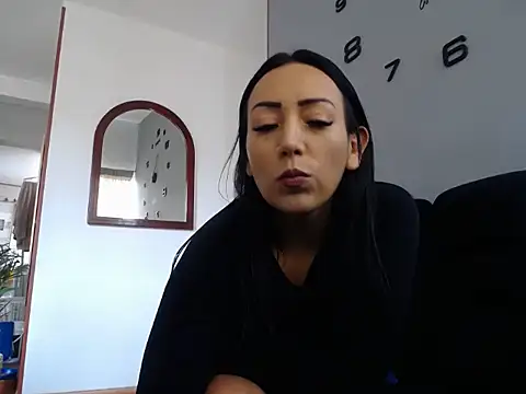 Laura martin  online show from October 2025 03:57:02 PM