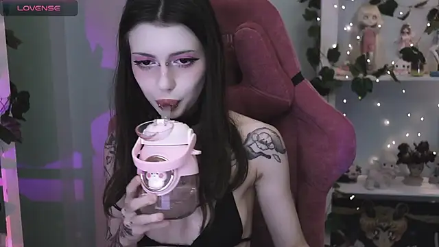 prettybones online show from June 2026 08:58:02 PM