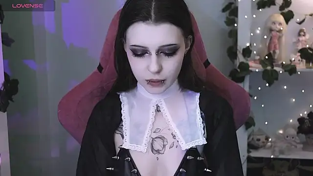 Snapshot of prettybones chatting on May 2026 10:12:01 PM prettybones online show from May 2026 10:12:01 PM