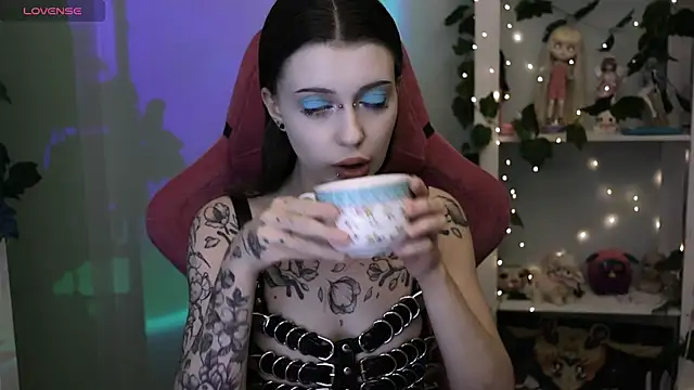 prettybones online show from January 2026 07:42:02 PM