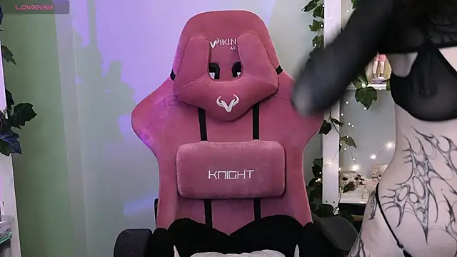 prettybones online show from January 2026 12:17:01 AM