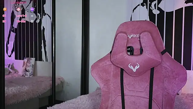 prettybones online show from March 2025 11:06:02 PM