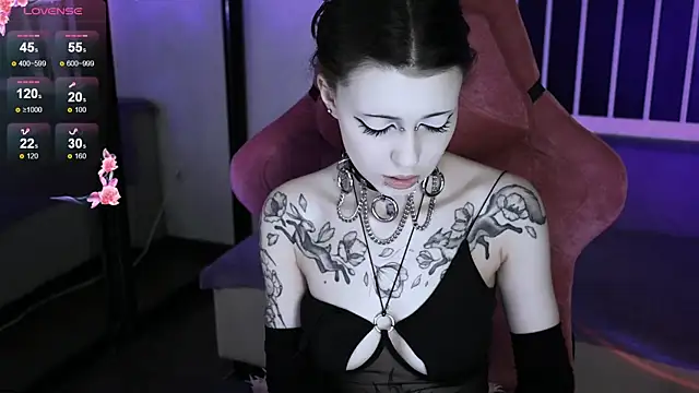 prettybones online show from November 2025 01:31:02 AM