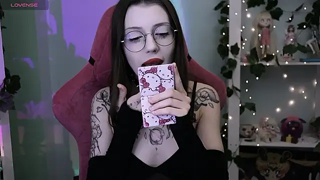 prettybones online show from February 2026 12:06:01 AM