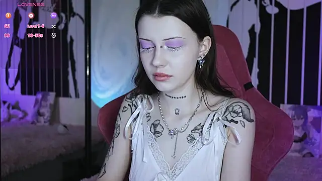 prettybones online show from February 2025 01:32:02 PM