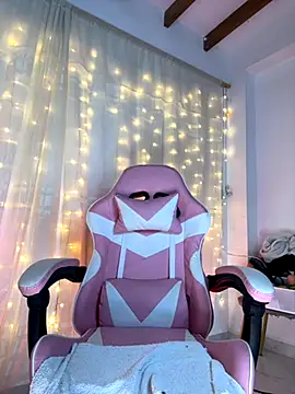 Juanelopez1 online show from November 2025 05:00:01 AM