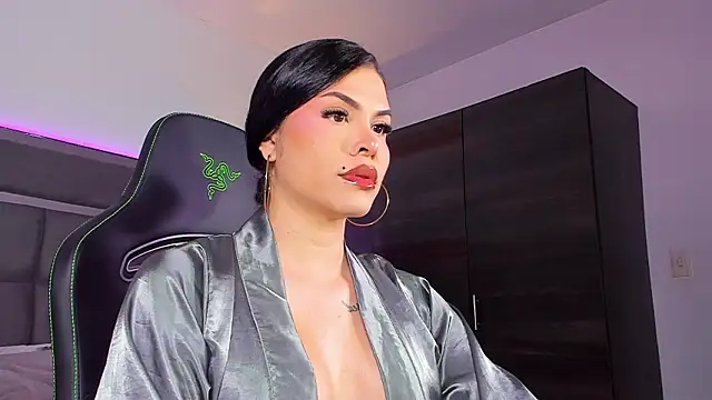 Emmilysantibanez online show from March 2026 01:58:01 PM