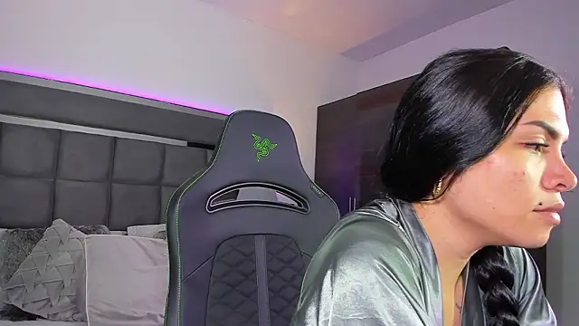 Emmilysantibanez online show from March 2026 02:52:02 PM