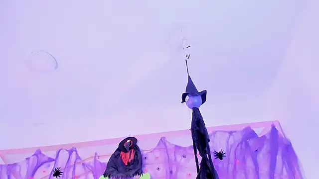 Snapshot of sophie-newton chatting on October 2025 12:26:02 PM sophie-newton online show from October 2025 12:26:02 PM