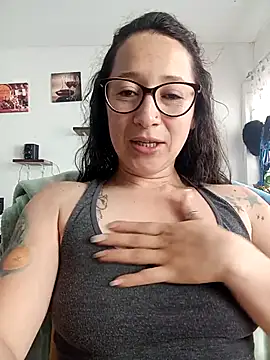 emilypoppy3 online show from February 2026 08:33:02 PM