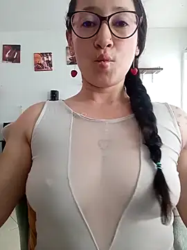 emilypoppy3 online show from March 2026 07:10:02 PM