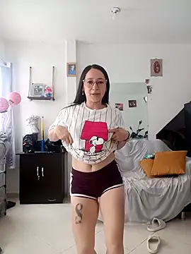 emilypoppy3 online show from April 2026 09:27:01 PM