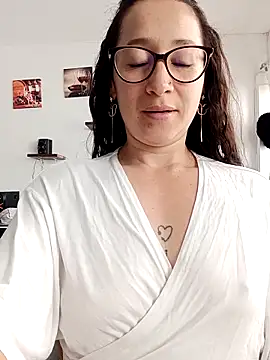 emilypoppy3 online show from February 2026 07:16:02 PM