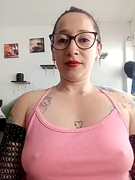 emilypoppy3 online show from February 2026 07:03:01 PM