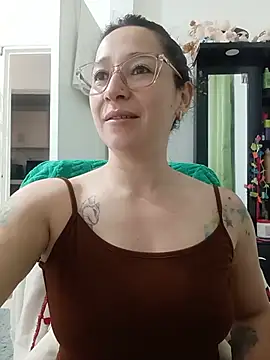 Snapshot of emilypoppy3 chatting on June 2026 06:13:01 PM emilypoppy3 online show from June 2026 06:13:01 PM