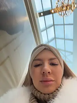 Snapshot of NewLale chatting on December 2025 03:35:01 AM NewLale online show from December 2025 03:35:01 AM