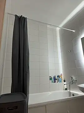 Snapshot of NewLale chatting on December 2025 04:22:01 AM NewLale online show from December 2025 04:22:01 AM