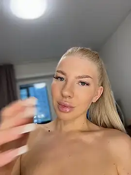 Snapshot of NewLale chatting on December 2025 03:01:02 AM NewLale online show from December 2025 03:01:02 AM