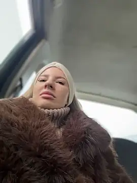 Snapshot of NewLale chatting on December 2025 03:30:02 AM NewLale online show from December 2025 03:30:02 AM