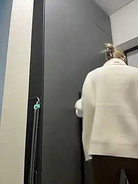 Snapshot of NewLale chatting on January 2026 03:56:01 AM NewLale online show from January 2026 03:56:01 AM