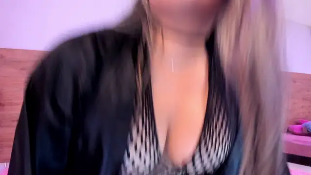 Snapshot of DeboraEvans chatting on December 2025 08:30:01 PM DeboraEvans online show from December 2025 08:30:01 PM