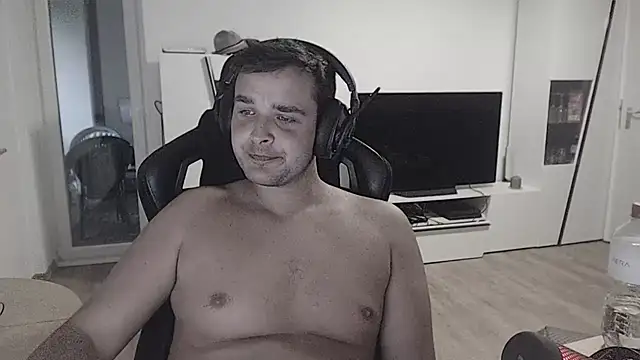 SharkLuigi online show from October 2025 04:20:02 PM