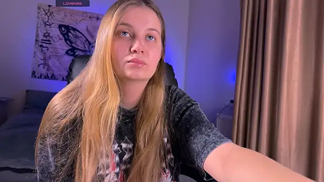 Femdom Lola online show from January 2026 08:24:02 PM