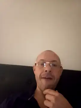 Guitccch online show from April 2026 02:35:01 AM