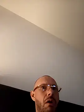 Guitccch online show from April 2026 10:27:01 PM