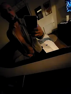 Guitccch online show from November 2025 05:45:02 PM