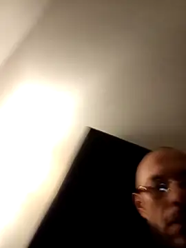 Guitccch online show from April 2026 03:46:01 AM