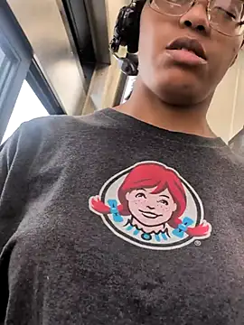 samone9 online show from April 2026 05:20:01 PM