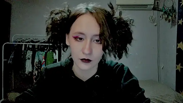 JoannaTompson online show from June 2026 12:05:01 AM