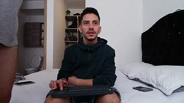 Snapshot of Aron-santoro chatting on February 2026 03:24:01 PM Aron-santoro online show from February 2026 03:24:01 PM