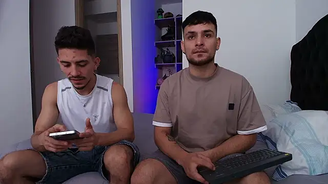 Snapshot of Aron-santoro chatting on March 2026 04:36:02 PM Aron-santoro online show from March 2026 04:36:02 PM