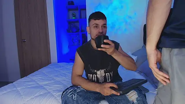 Snapshot of Aron-santoro chatting on January 2026 05:31:01 PM Aron-santoro online show from January 2026 05:31:01 PM