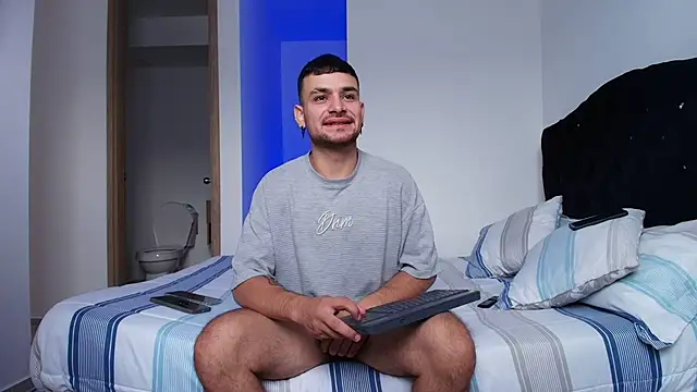 Aron-santoro online show from November 2025 02:06:01 PM