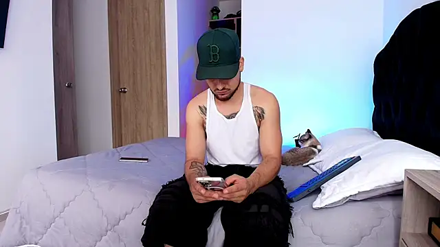Snapshot of Aron-santoro chatting on July 2026 04:28:02 PM Aron-santoro online show from July 2026 04:28:02 PM