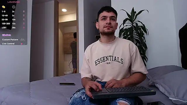 Aron-santoro online show from March 2026 04:29:02 PM