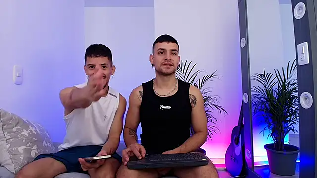 Aron-santoro online show from November 2025 04:00:01 PM