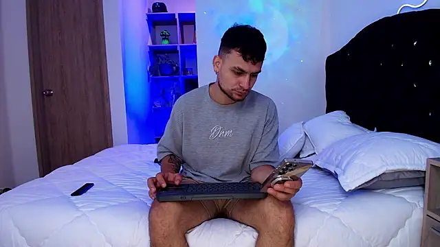 Snapshot of Aron-santoro chatting on January 2026 02:43:02 PM Aron-santoro online show from January 2026 02:43:02 PM