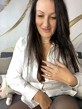 Snapshot of Katie-n chatting on June 2026 06:02:01 AM Katie-n online show from June 2026 06:02:01 AM