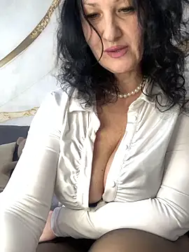 Katie-n online show from February 2026 07:04:02 AM