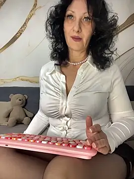 Katie-n online show from November 2025 06:41:01 AM