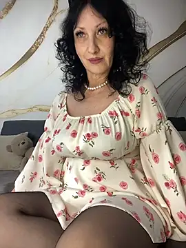 Katie-n online show from November 2025 07:00:02 AM