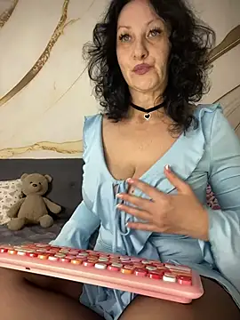 Katie-n online show from November 2025 06:50:02 AM