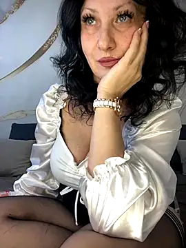 Katie-n online show from September 2025 06:42:01 AM