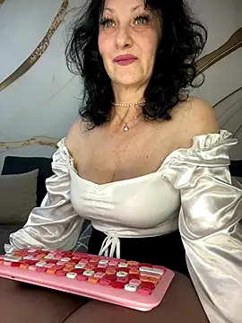 Katie-n online show from September 2025 06:09:01 AM